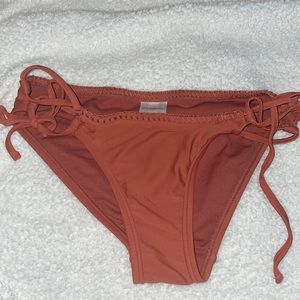 ADJUSTABLE BIKINI BOTTOM (good coverage)